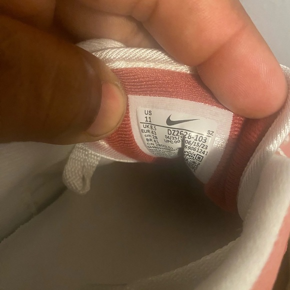 Nike Women's Athletic Shoes - Red and White Air Max 1 lady size 11 or men 9.5 - Picture 6 of 9